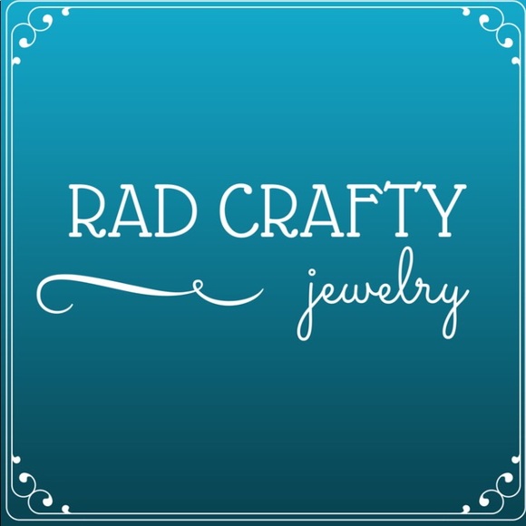 🆕👸🏼Antique Silver Princess Crown Earrings - Picture 3 of 3